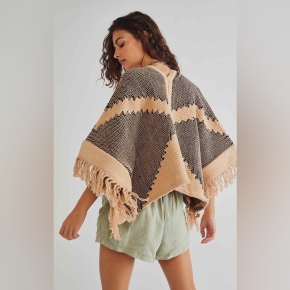 Fringed Tan and Black Sweater Poncho NWT - Picture 2 of 8